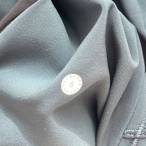 Lululemon athletic skirt - size 6 - Picture 8 of 8
